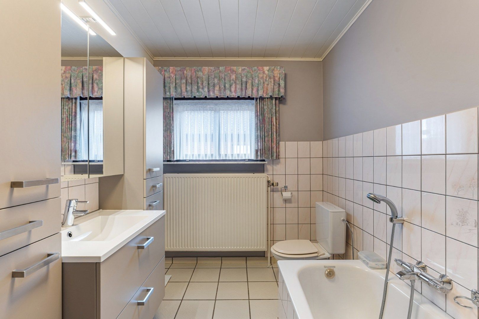 Verzorgde gezinswoning op een perceel van 9a08ca, gebouwd in 1988 op een rustige locatie nabij het centrum van Neeroeteren!  foto 30