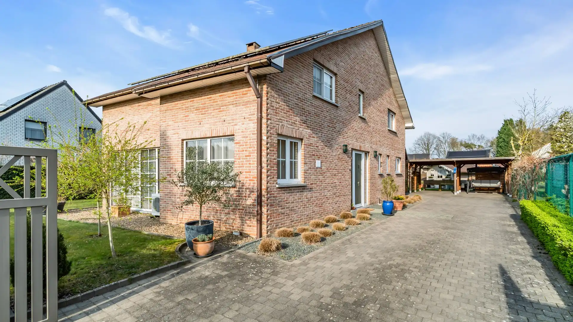 Energiezuinige open bebouwing met 4 slpkrs in Genk (Bret) foto {{pictureIndex}}