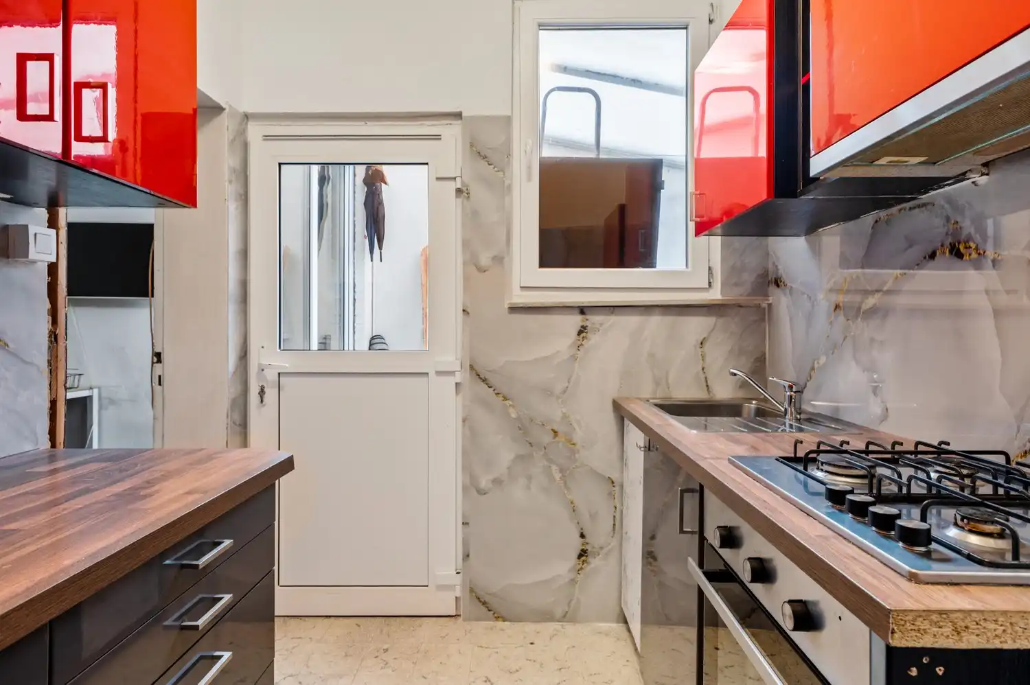 Woning met 3 slaapkamer, 2 badkamers en tuin in Deurne! foto 5