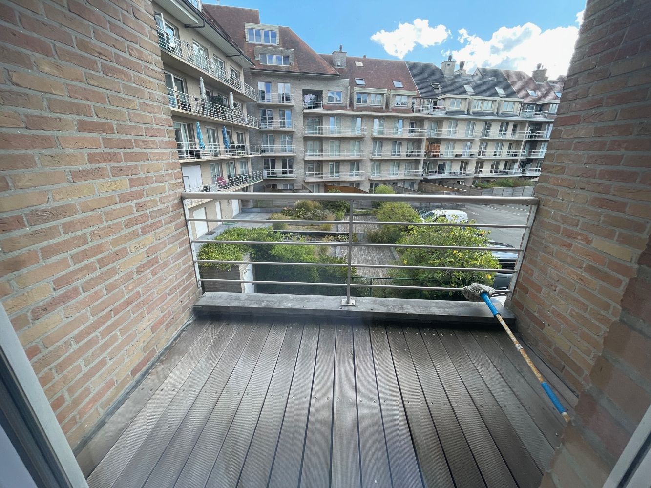 Prachtig ruim appartement met twee slaapkamers en een zongericht terras. foto 12