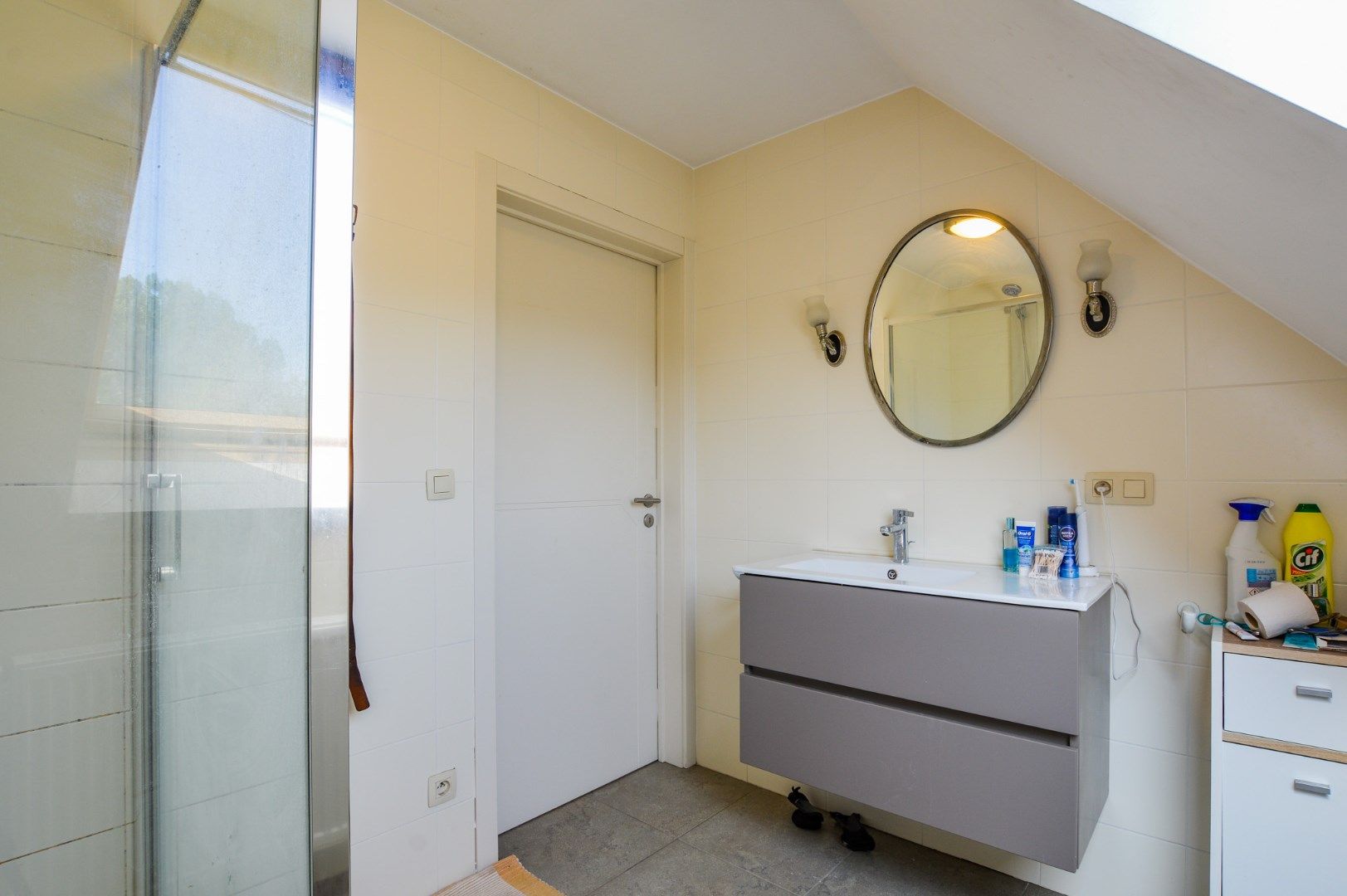 Instapklare duplex met 2 slaapkamers in het hart van Eernegem foto 7