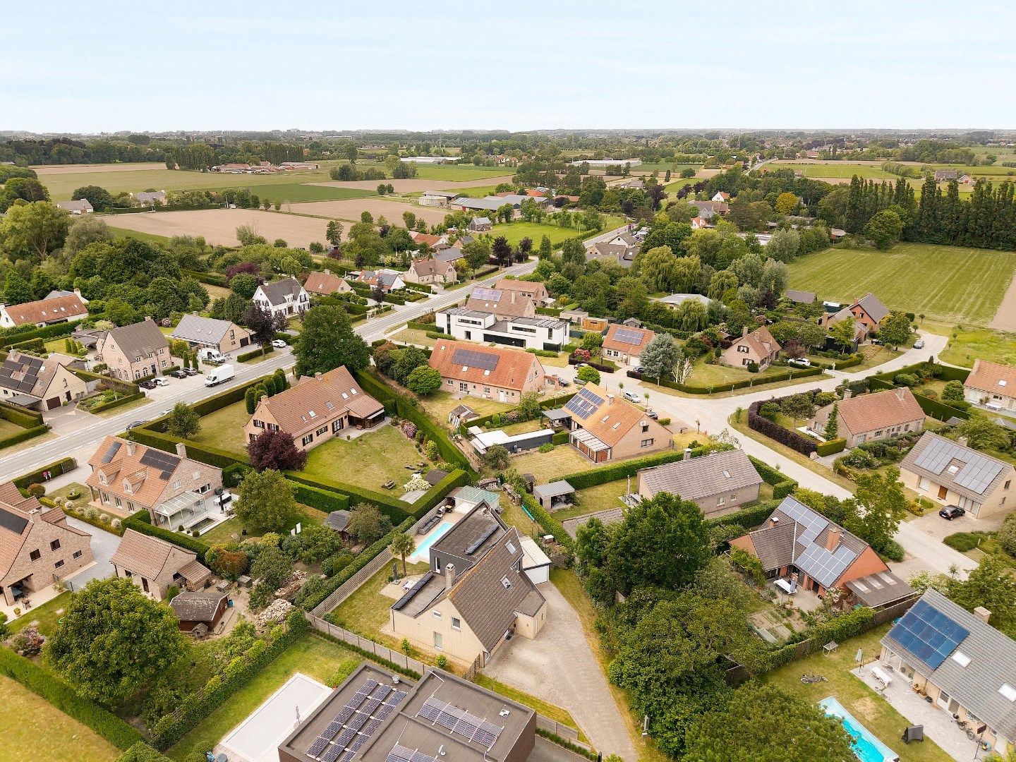 KANTOOR/PRAKTIJK + WOONST MET TUIN EN ZWEMBAD foto 29