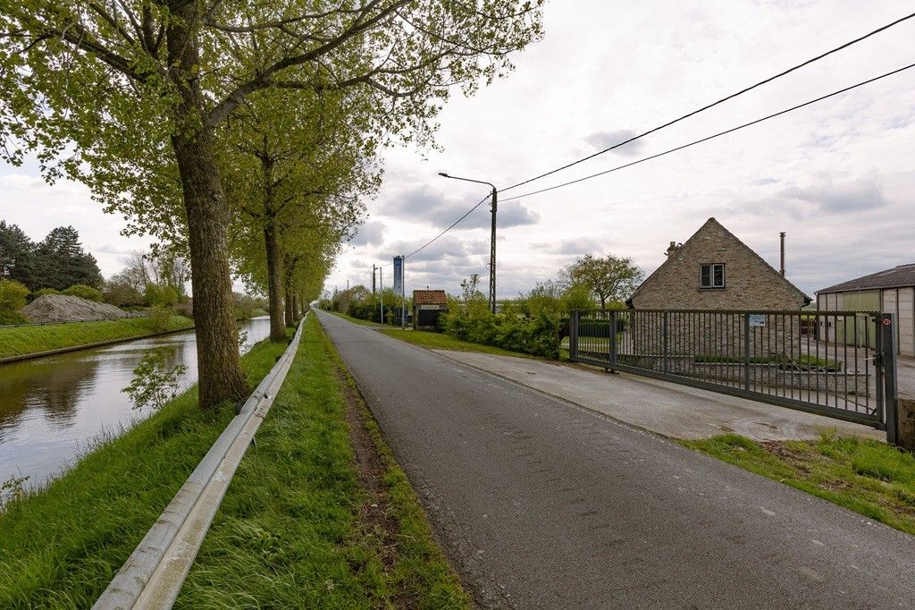 WULPEN: Subliem gelegen landgoed/hoeve bestaande uit riante villawoonst (6 slpks), loods van ruim 200m² op 1,14 ha totale grondopp. (mog. 2,43 ha extra grond). foto 17