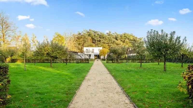 Moderne villa 247m² met bijgebouw-garage en zwembad op 58 are foto 6