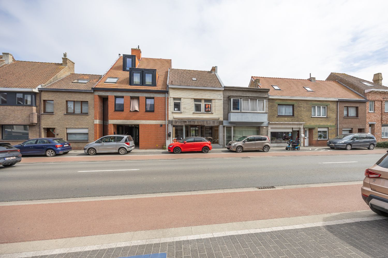 Ruime te renoveren woning met zonnige tuin en tal van mogelijkheden. foto 3