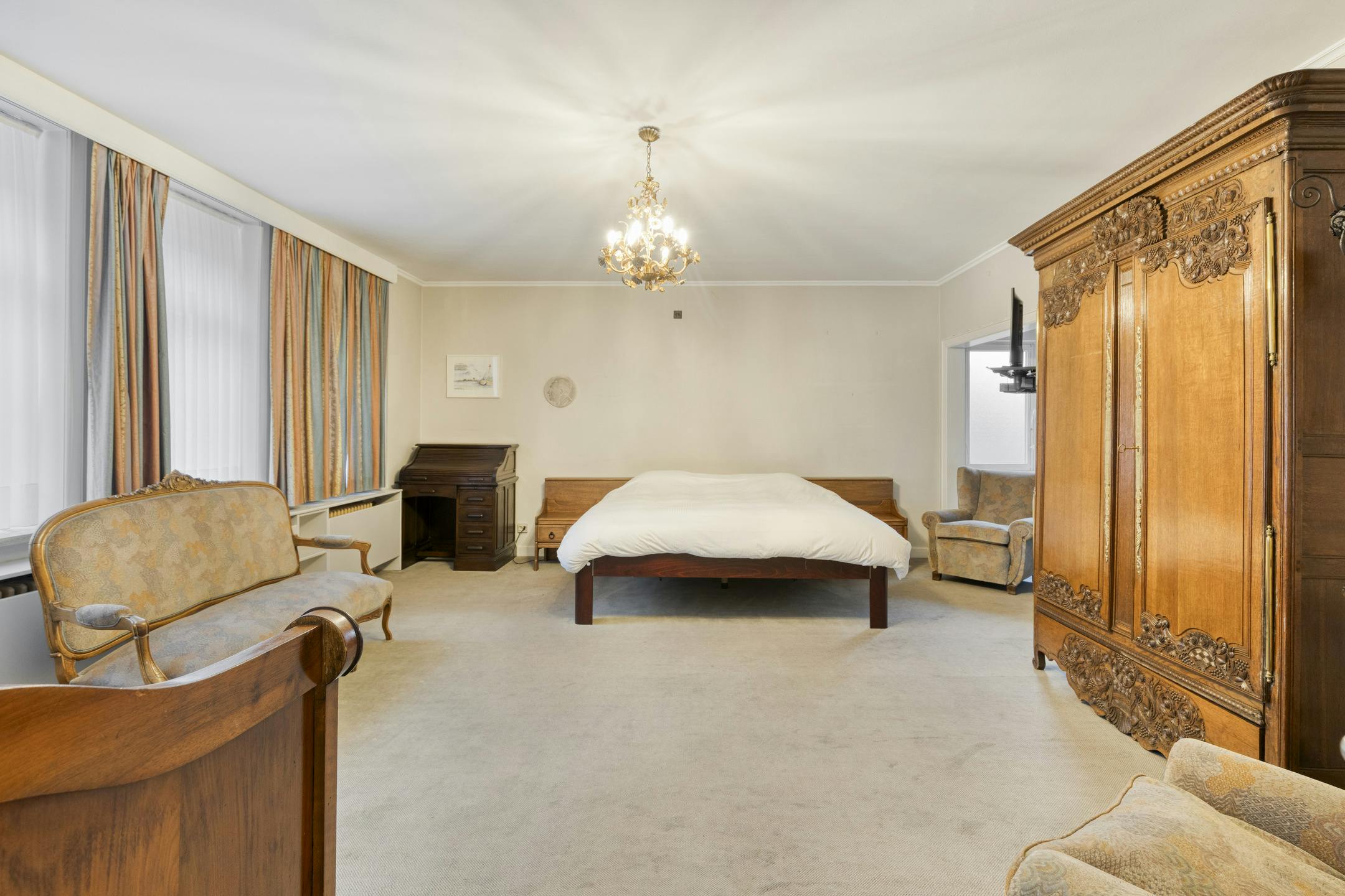 Riante villa met praktijkruimte foto 13