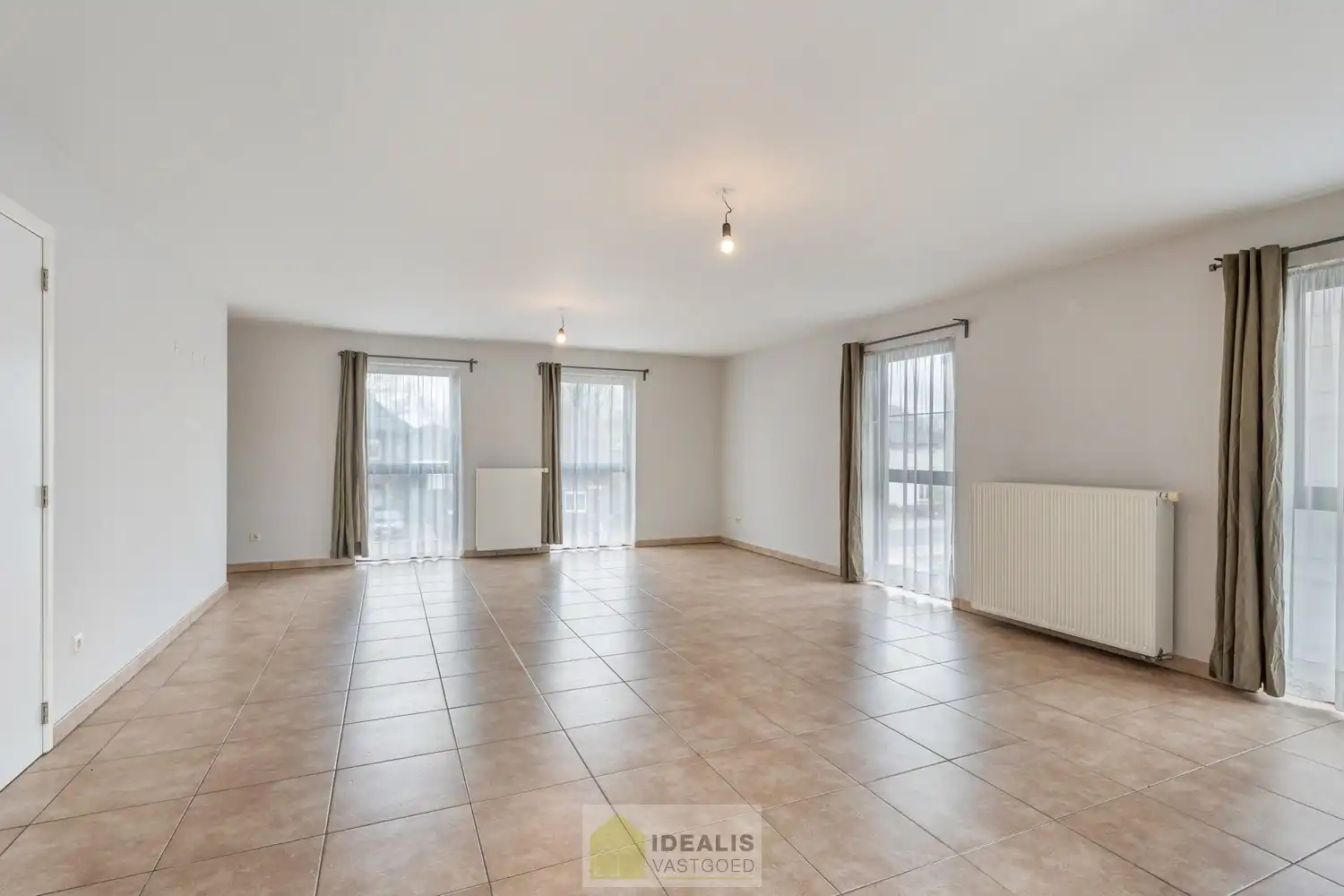 IDEALIS VASTGOED – INSTAPKLAAR DUPLEX APPARTEMENT GELEGEN OP UITERST CENTRALE LOCATIE TE HECHTEL-EKSEL foto 12