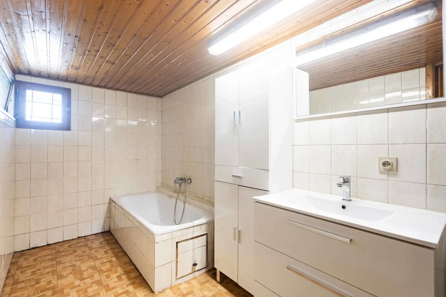 Te renoveren woning met grote tuin en atelier op toplocatie! foto 17