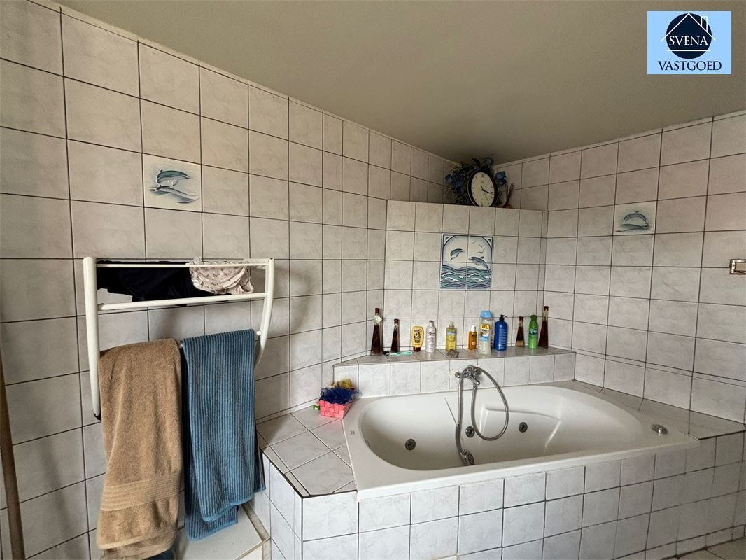 WONING MET 5 SLAAPKAMERS EN STADSTUINTJE. foto 6