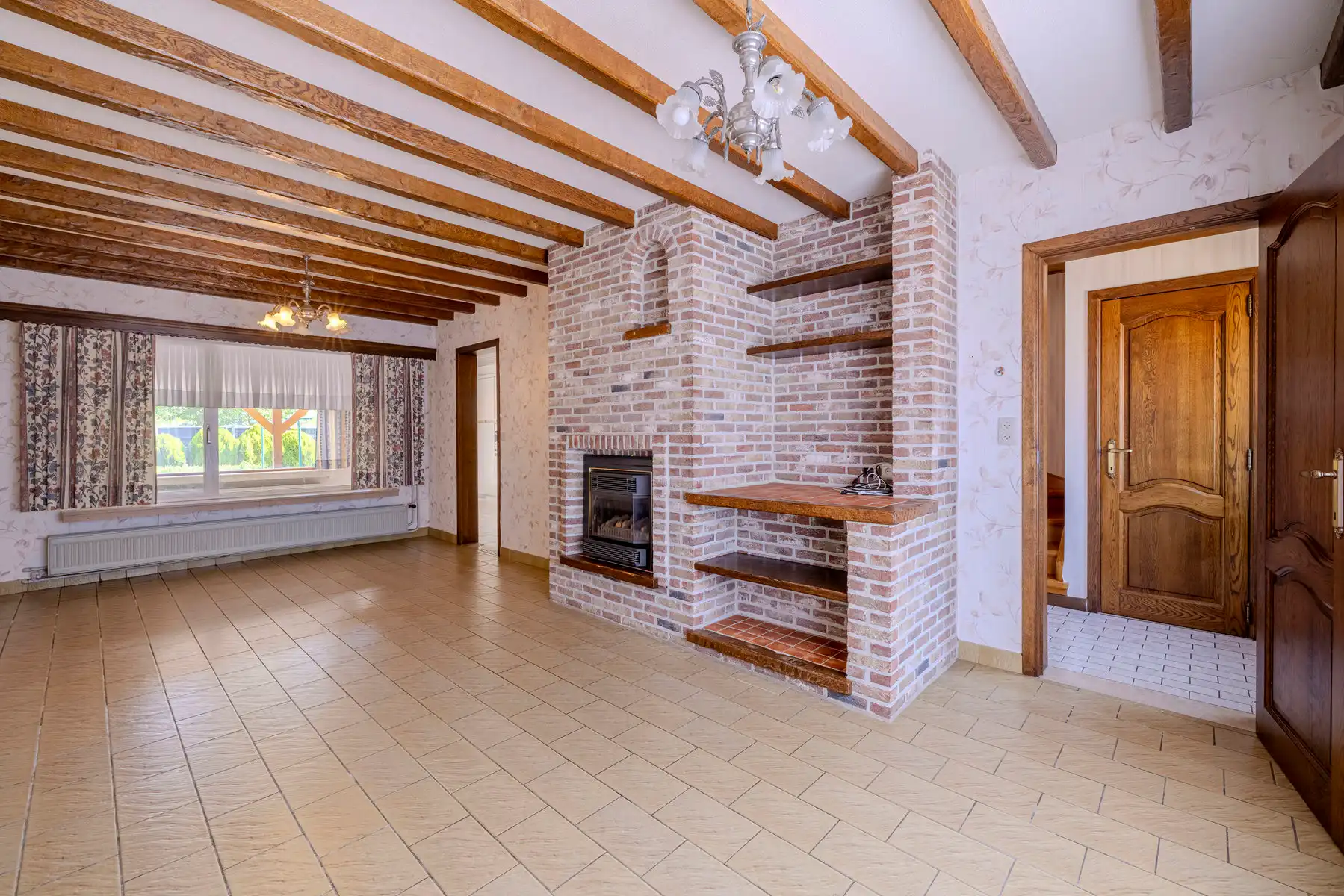 Op te frissen woning met 3 slpks, garage en gezellige tuin foto 4