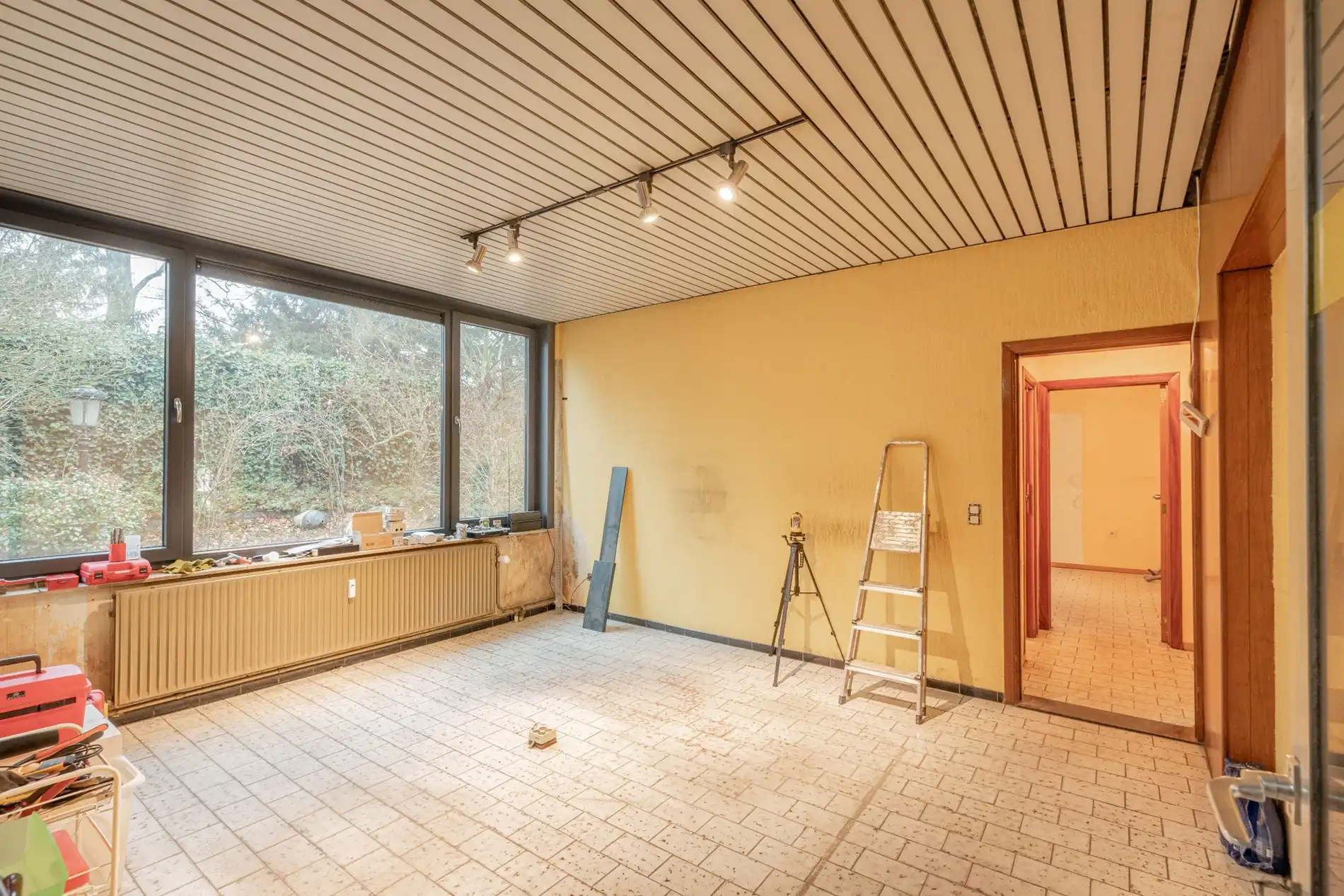 Ruime hangaar op toplocatie! foto 5