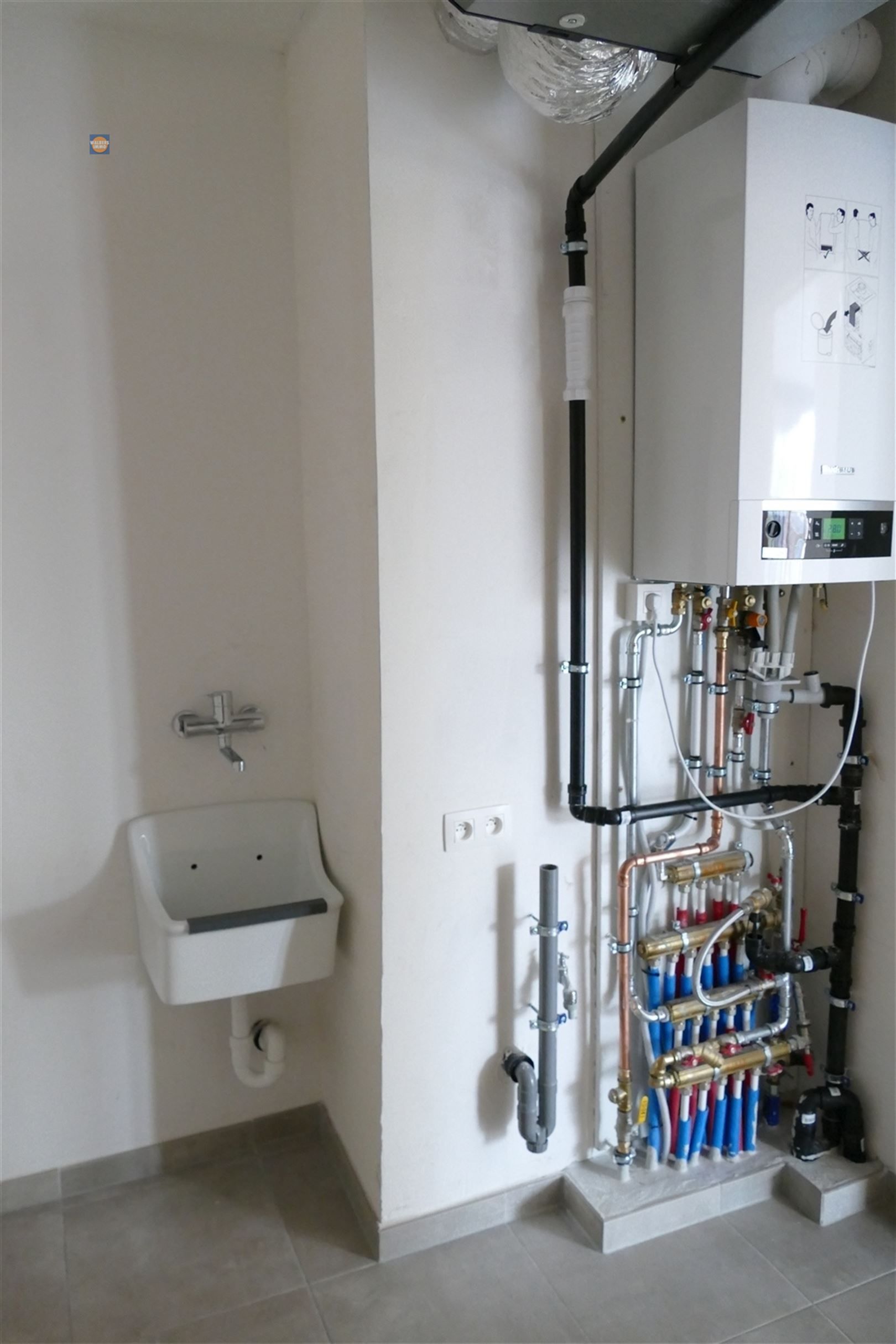 Lichtrijk appartement met terras en autostaanplaats op centrale ligging foto 14