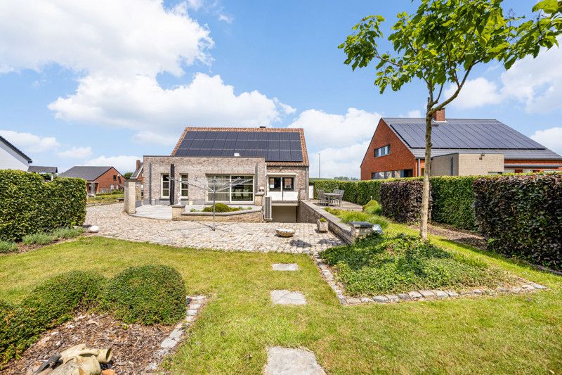 Luxueuze en instapklare woning met garages en tuin foto 29