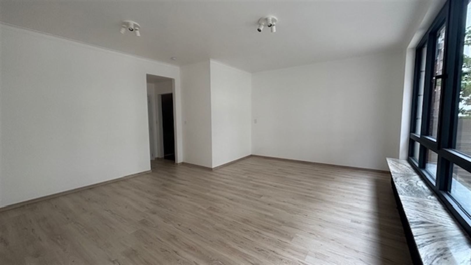 Gloednieuw gerenoveerd appartement in centrum Antwerpen foto 8