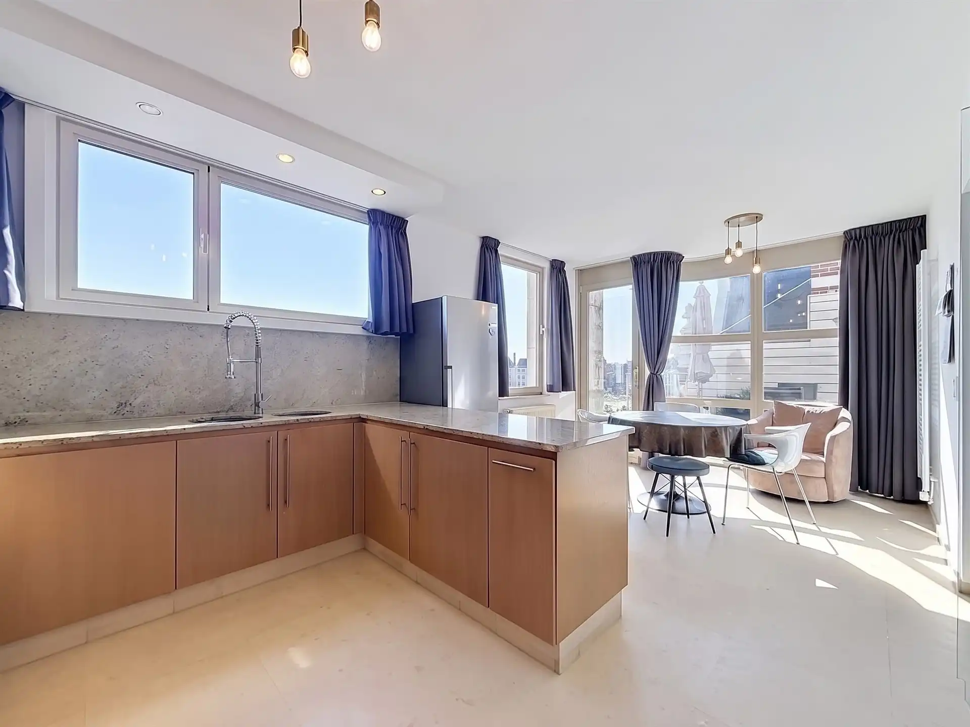 EXCLUSIEF APPARTEMENT MET TWEE TERRASSEN OP DE GROTE MARKT VAN SINT-NIKLAAS  foto 2