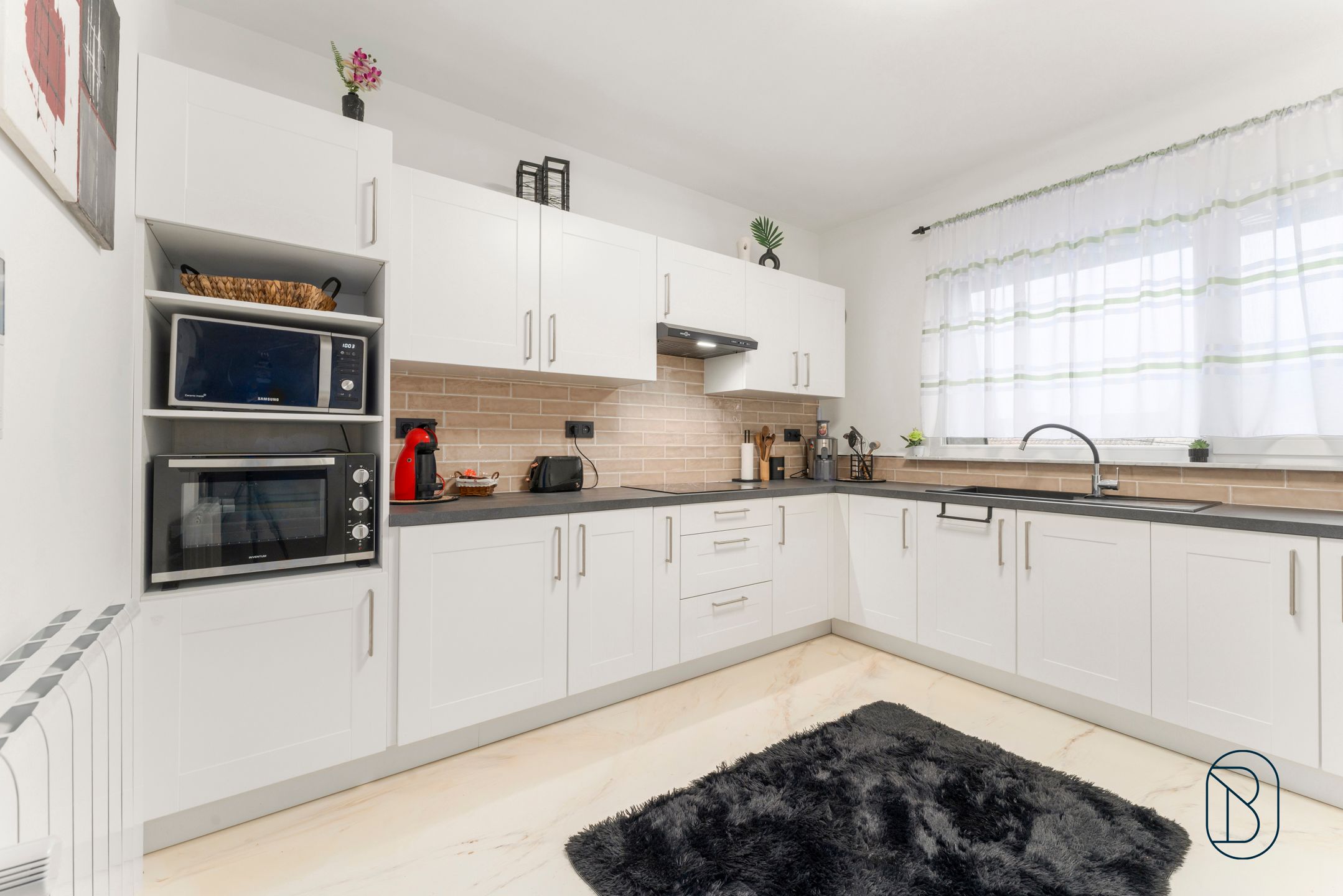 Modern gerenoveerd appartement met garage foto 7