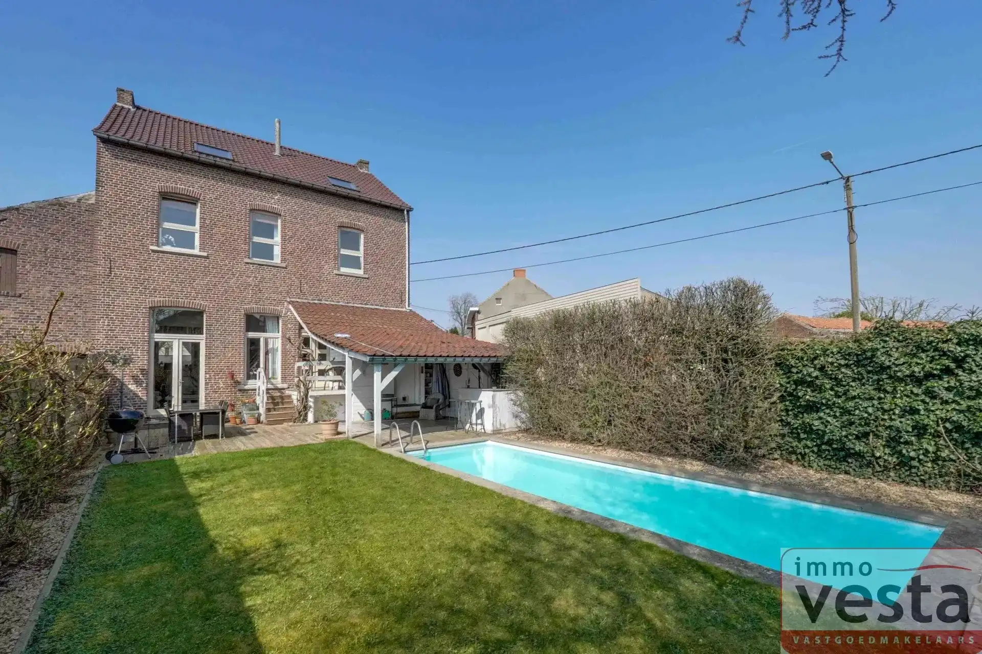 Karaktervolle woning met zwembad en ingerichte leefzolder foto 29