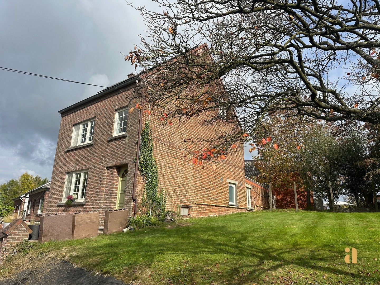 Gezinswoning met optie voor zelfstandige en prachtig uitzicht foto 2