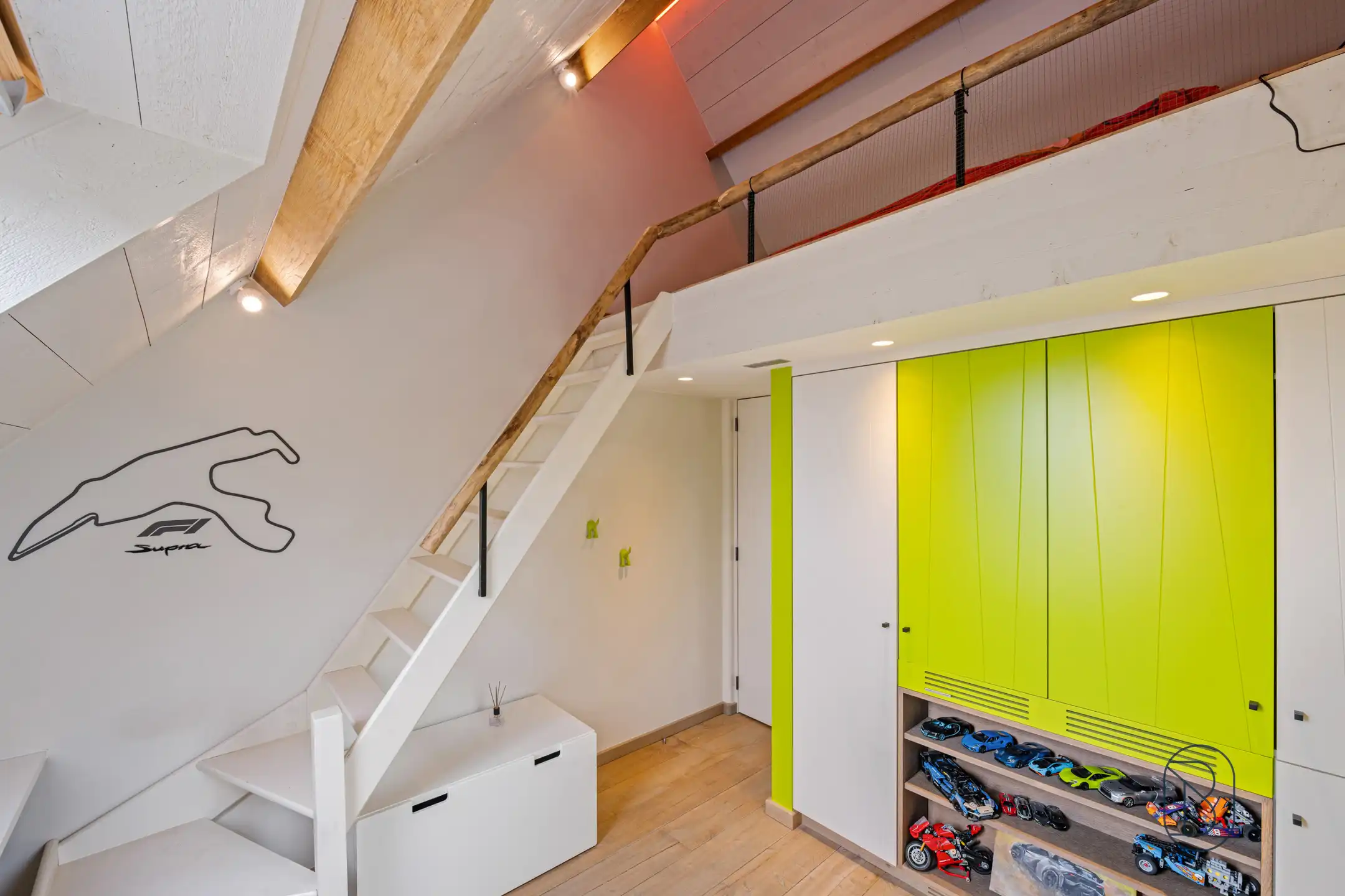 Unieke kans: prachtige woonst met zwembad + bedrijfsgebouw foto 22