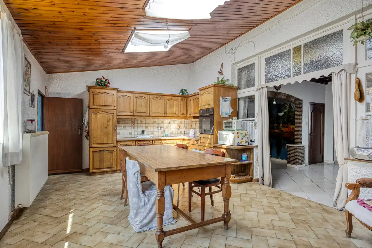RUSTIG GELEGEN WONING MET ZORGWONING OP CA 15A TE BORGLOON. foto 8