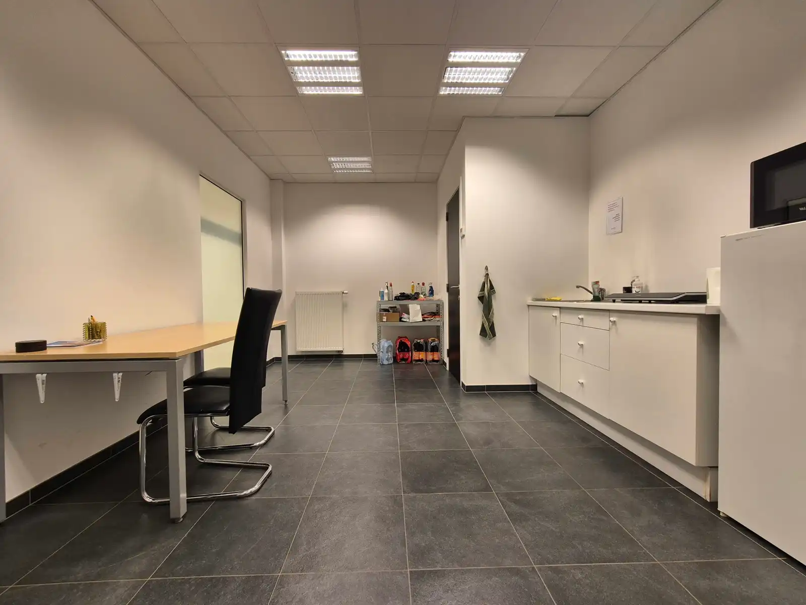 Magazijn 1030m² met  laadkade en 154m² kantoor op topligging foto 12