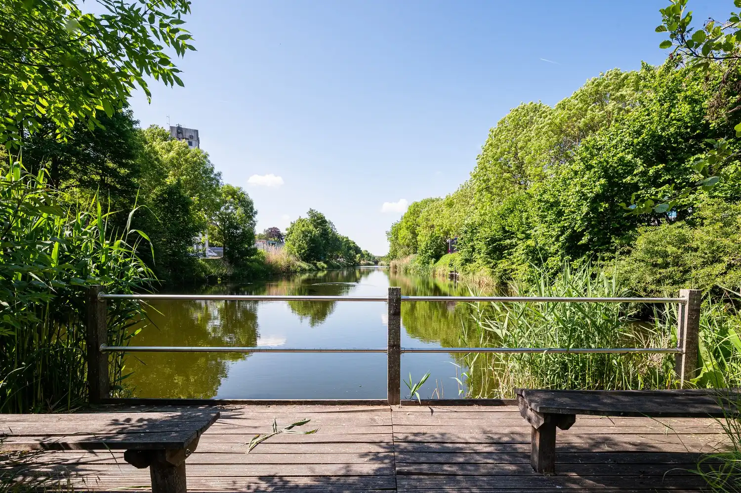 Te renoveren woning met veel potentieel foto 19