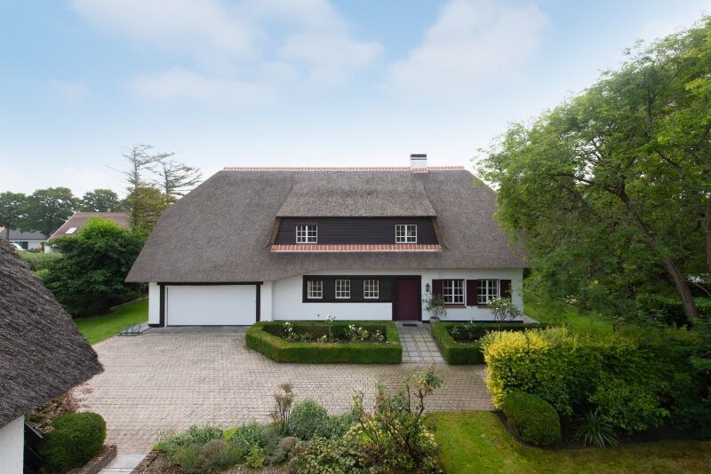 Hoofdfoto van de publicatie: Unieke kans, authentieke villa in de prestigieuze Simli-wijk te Nieuwpoort