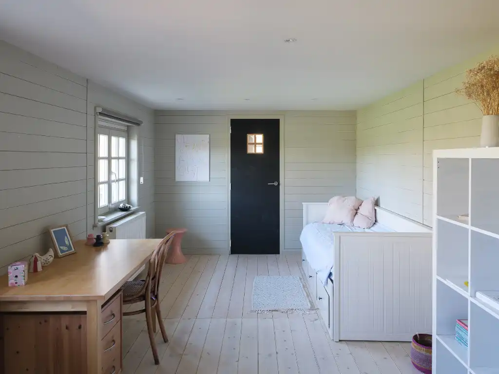 Karaktervolle hoeve met 5 slaapkamers en 4 badkamers, discreet gelegen op de tweede bouwlijn in een groene omgeving. foto 29