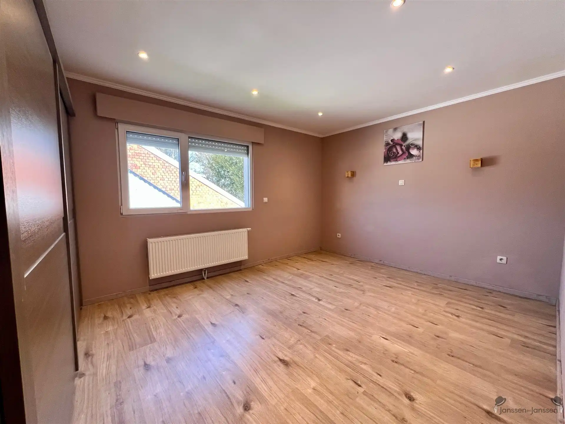 Ruime woning met 5 slaapkamers foto 14