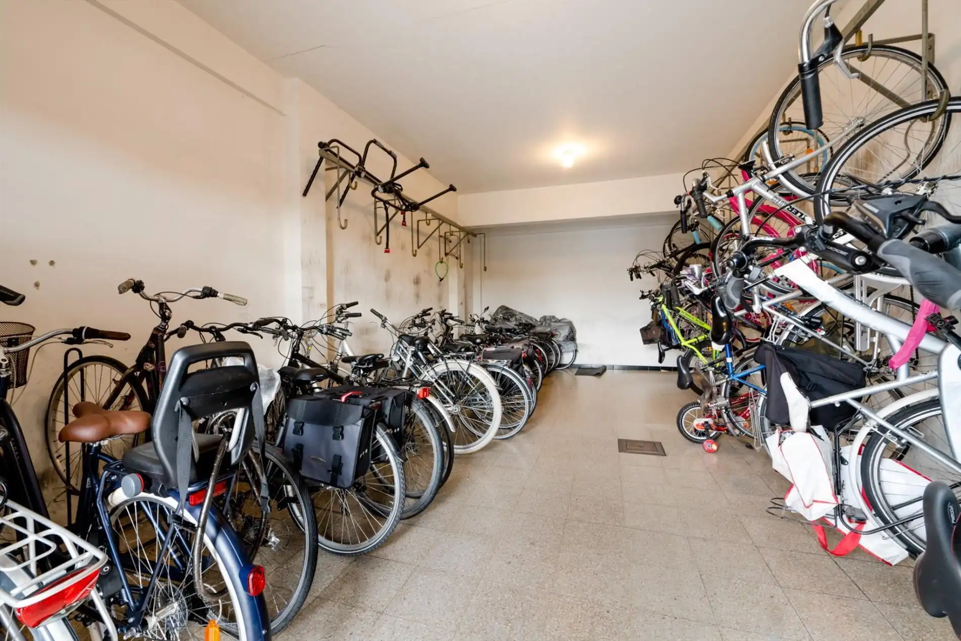 Appartement met 2 slaapkamers en autostandplaats te Roeselare  foto 15