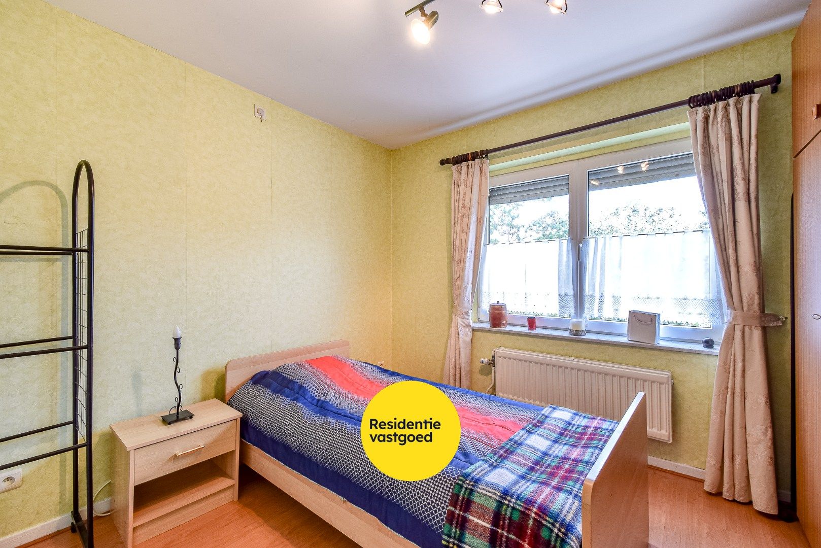 Ruim te renoveren villa op rustige ligging foto 14