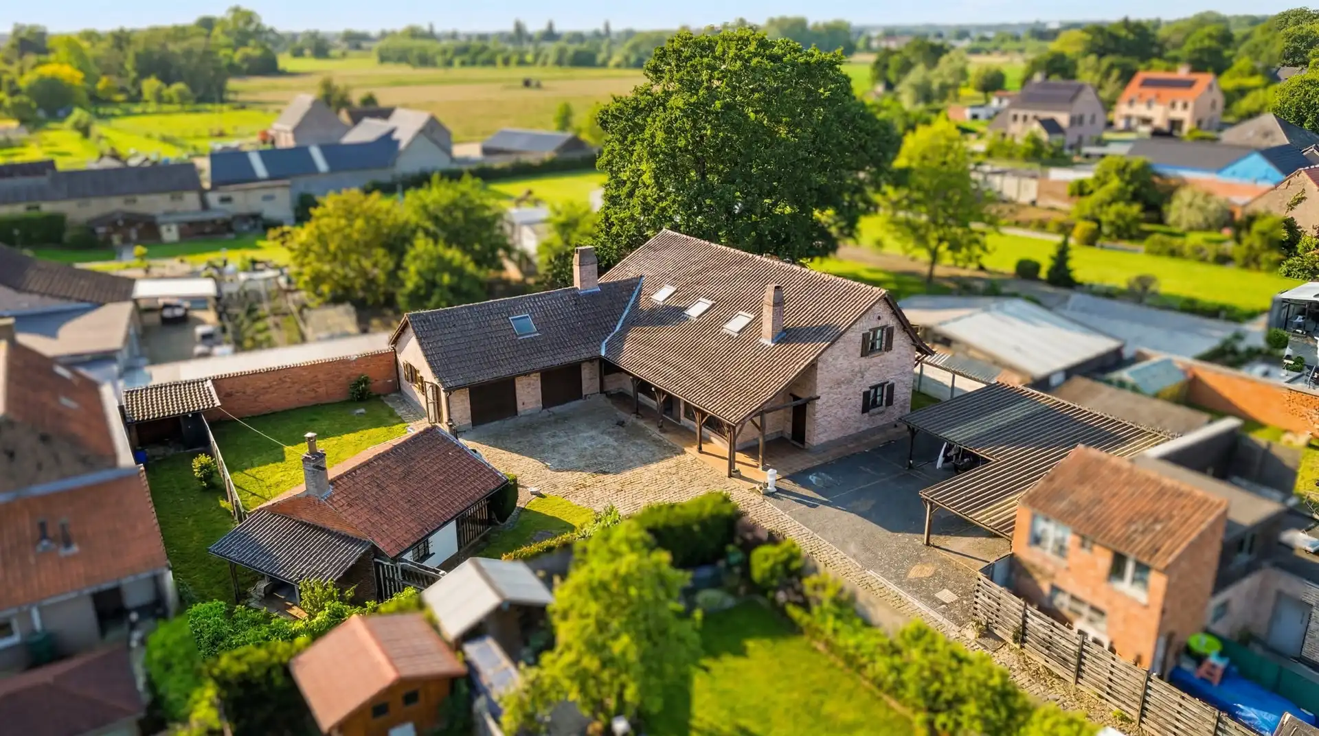 Hoofdfoto van de publicatie: Open bebouwing op ruim perceel van 1012 m²