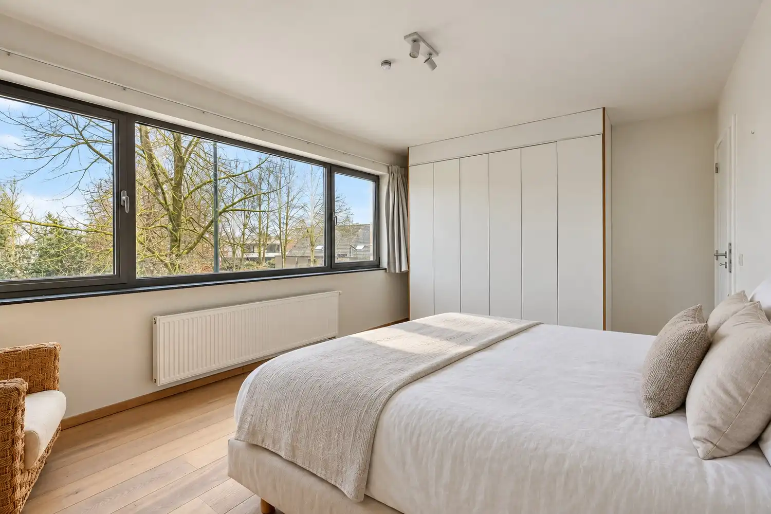 Groot zonnig duplex dakappartement met drie terrassen, twee slaapkamers, twee badkamers en parking. foto 11