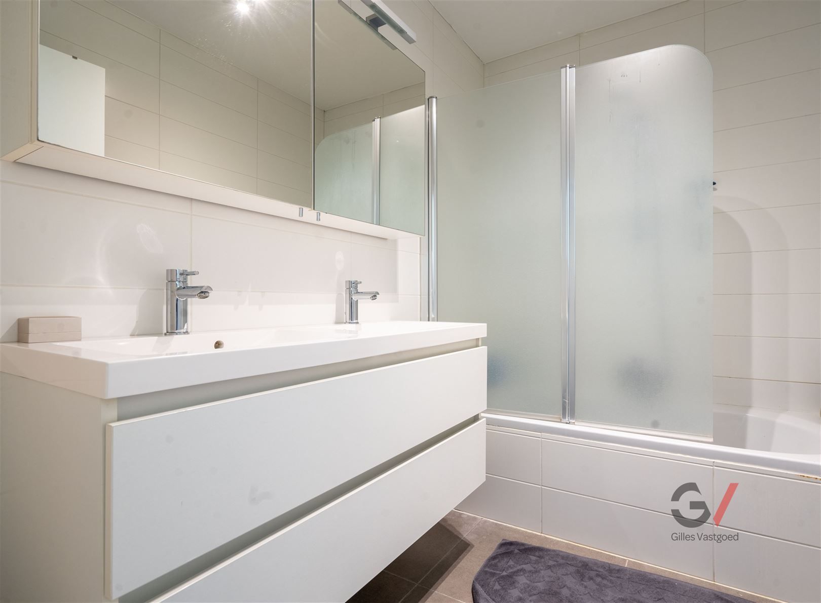 Stijlvol appartement met privé tuin & terras  foto 6