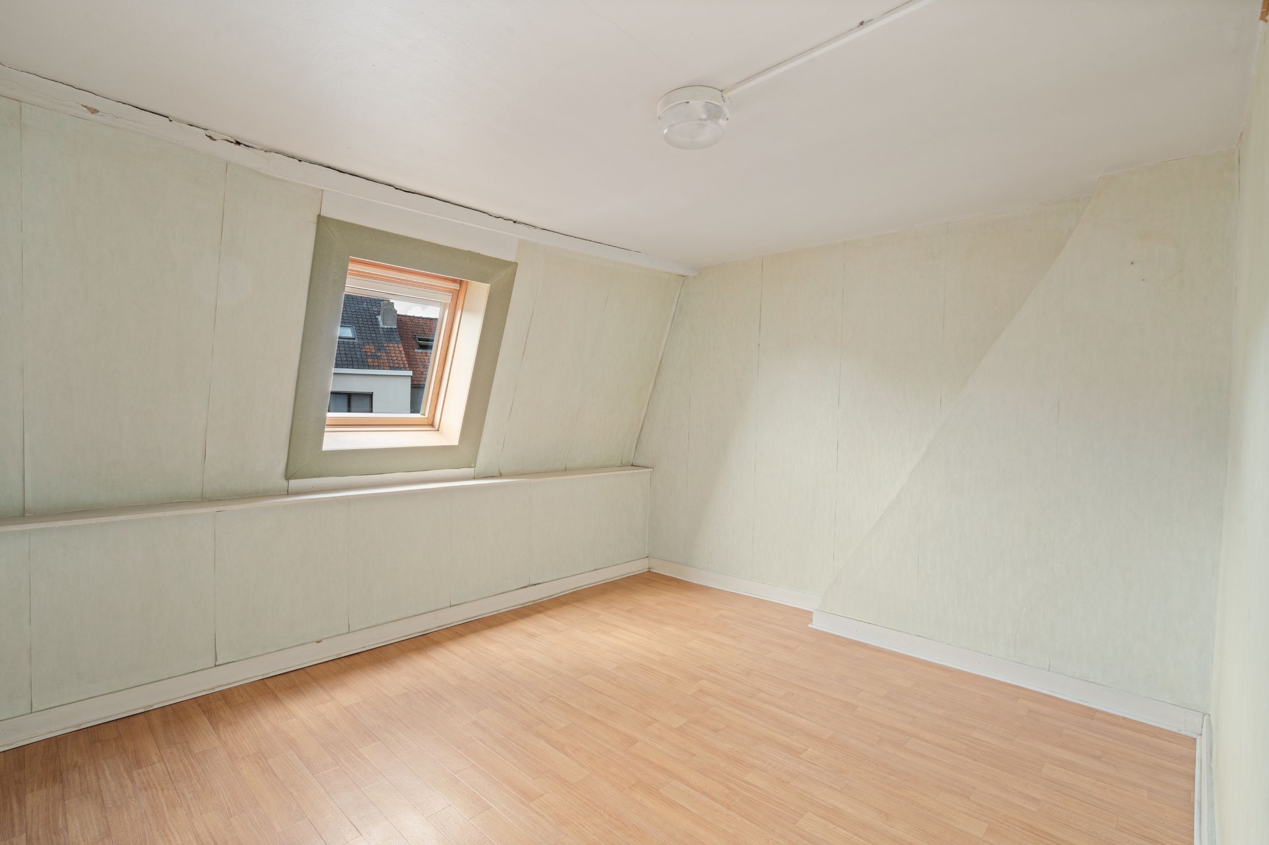 Te renoveren rijwoning in centrum Harelbeke foto 12