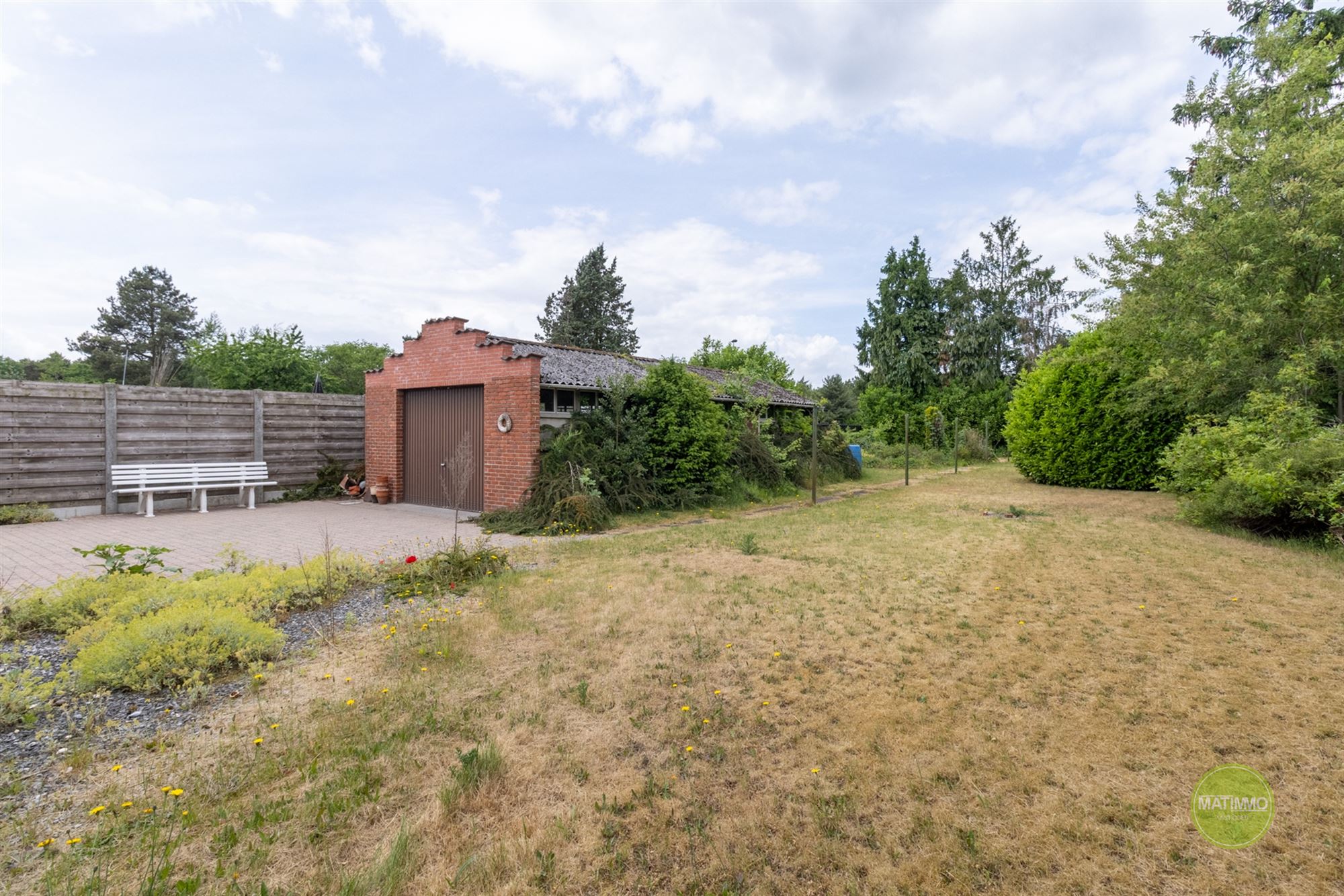 Vrijstaande laagbouwwoning met grote tuin in Mol-rauw foto 2