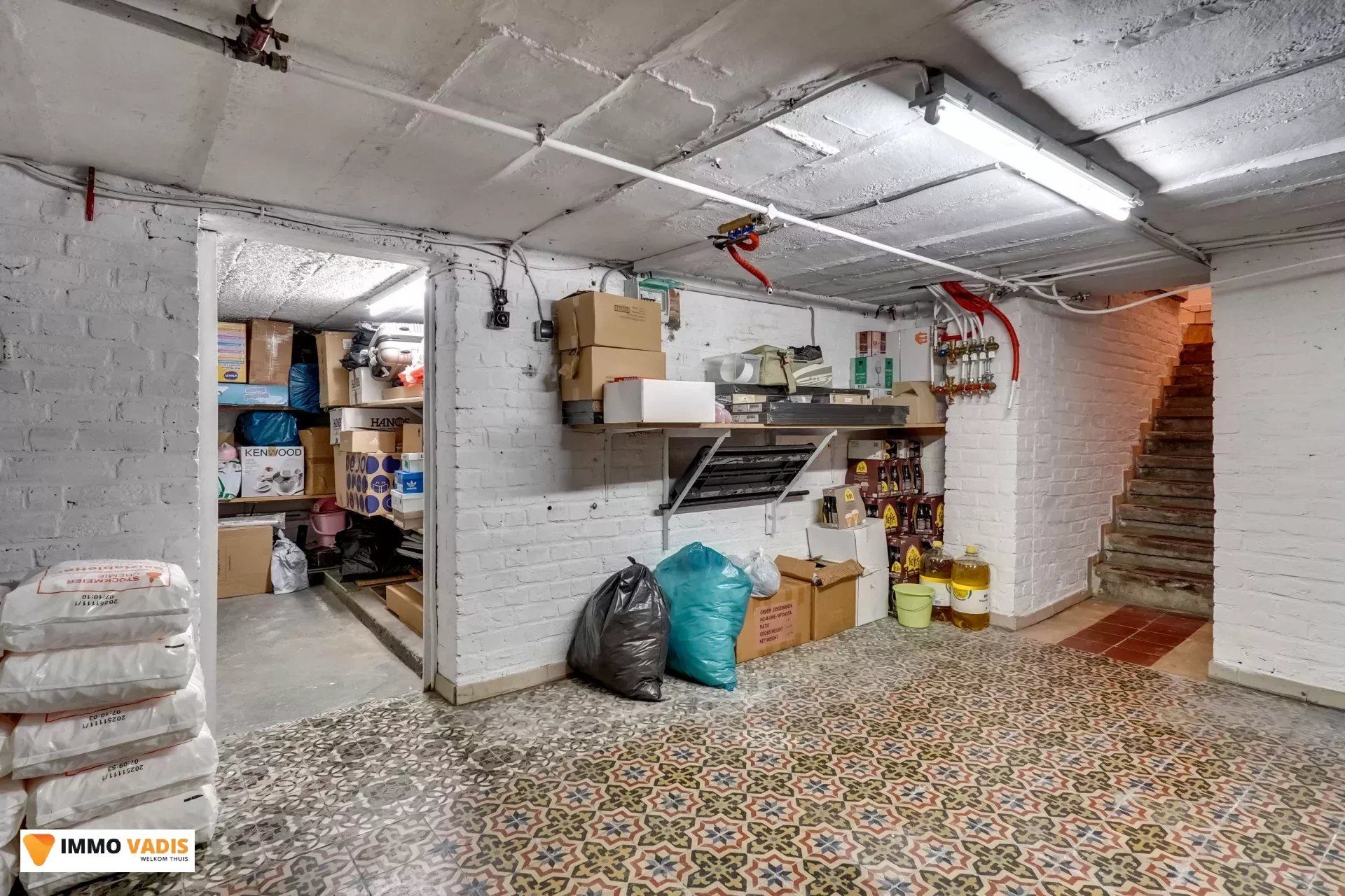Handelspand  en appartement met garage en parkeerplaatsen foto 8