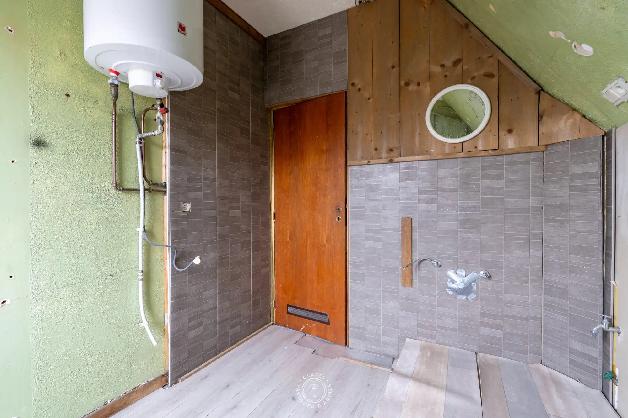 Verder te renoveren open bebouwing op toplocatie foto 17