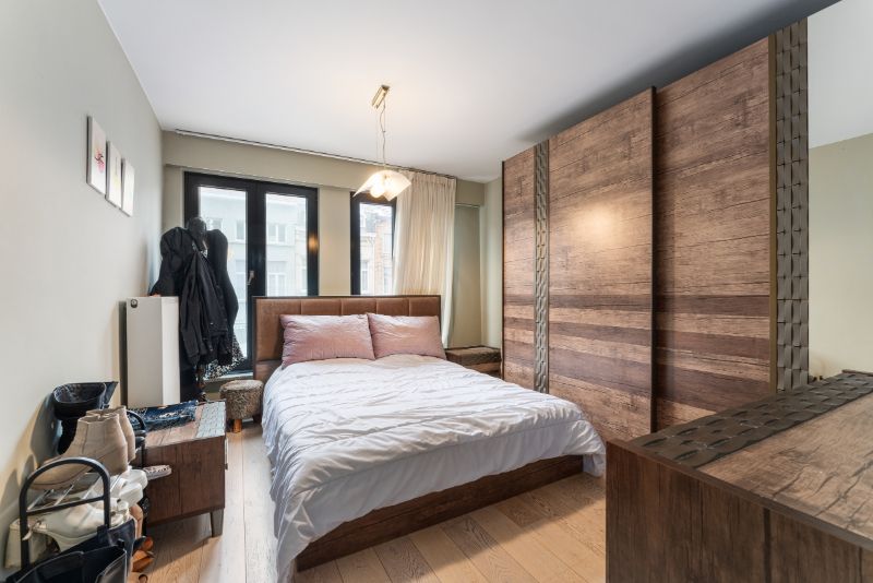 Genoveerd appartement met drie slaapkamers en terras van 82m² foto 7