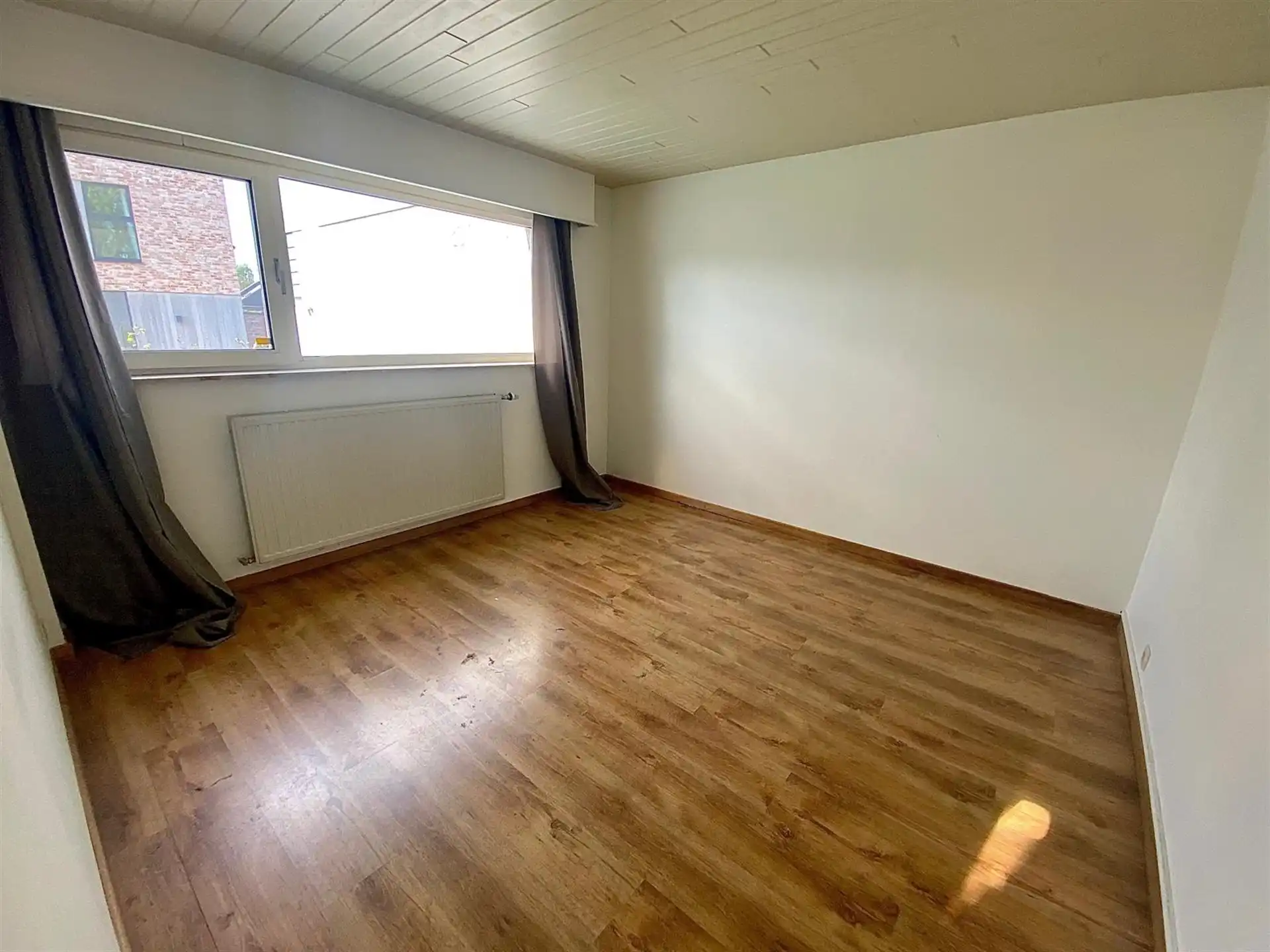 Ruime bungalow met twee slaapkamers en grote tuin foto 16
