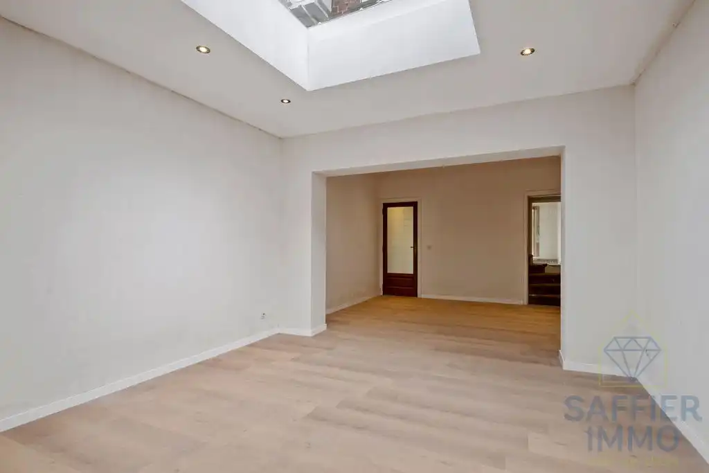 Gerenoveerde woning met zonnepanelen in Harelbeke foto 5