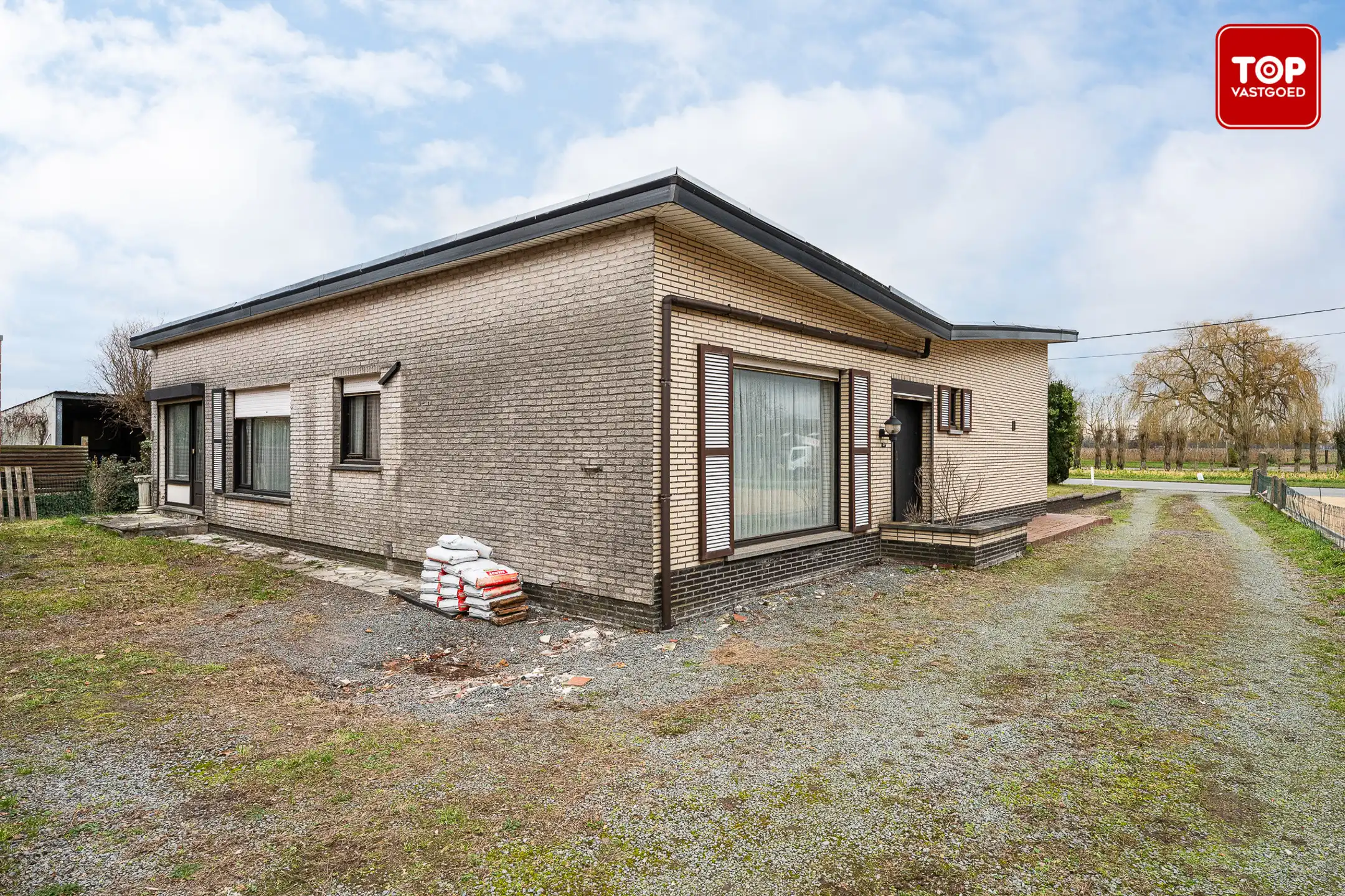 Te renoveren woning met enorme loods foto 7