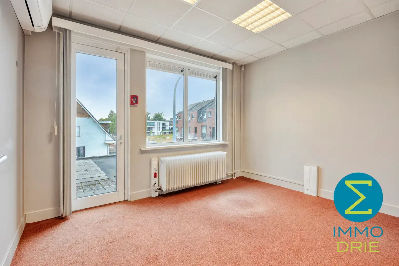 Handelsruimte met kantoren en ruime opslag in het centrum foto 19