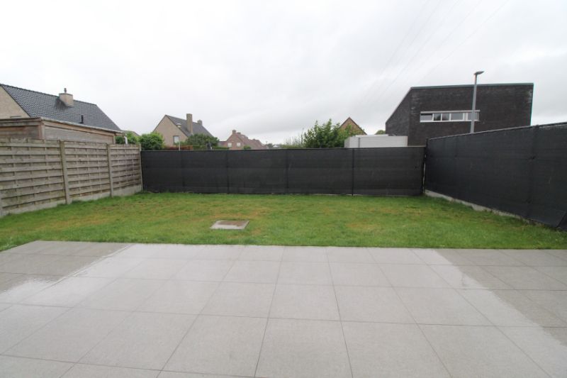 Halfopen nieuwbouwwoning met garage foto 6