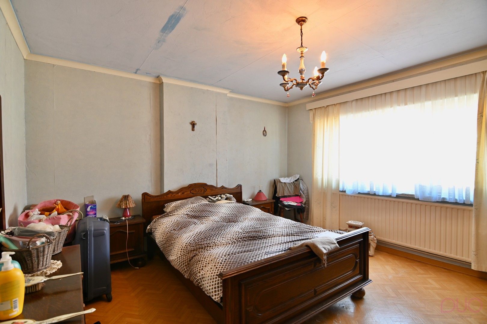 Ruime open bebouwing met 4 slaapkamers en achterliggende loodsen foto 11