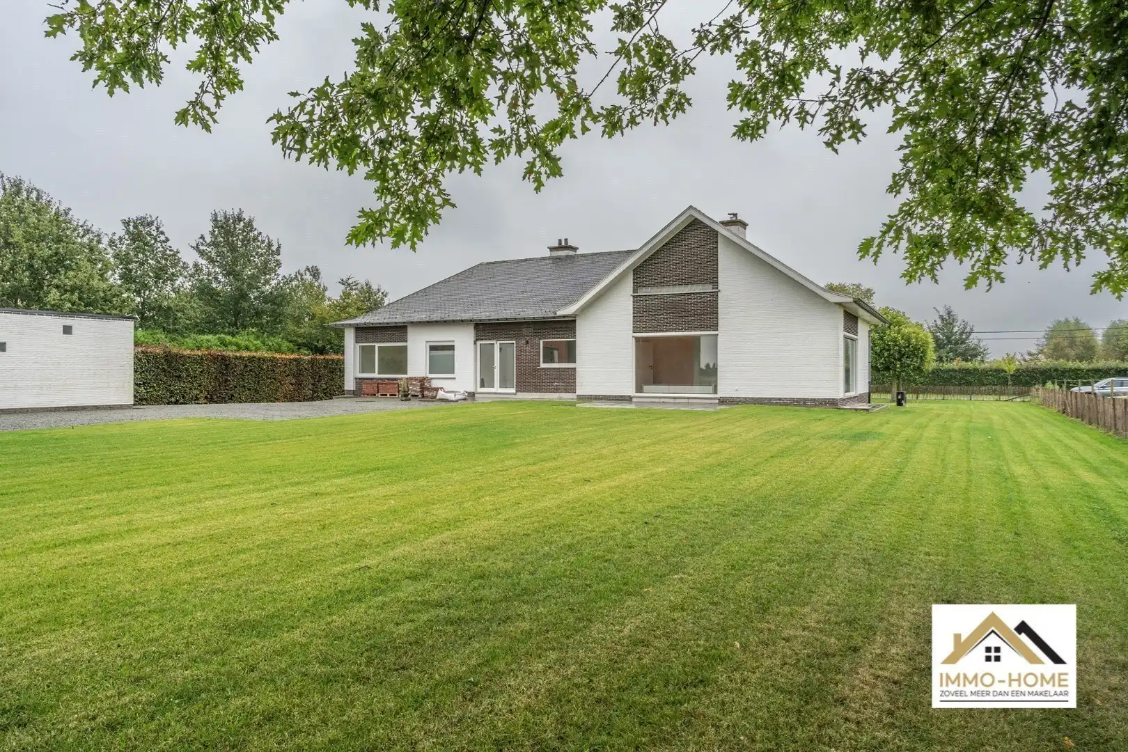 Ruime woning met magazijn en open zicht op topligging foto 26