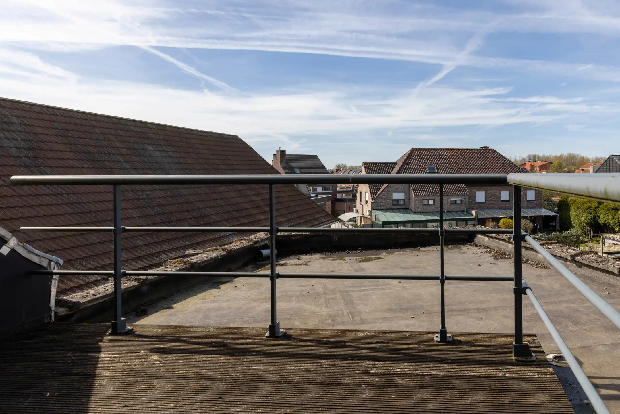 Charmant loft-appartement met mezzanine en terras foto 11