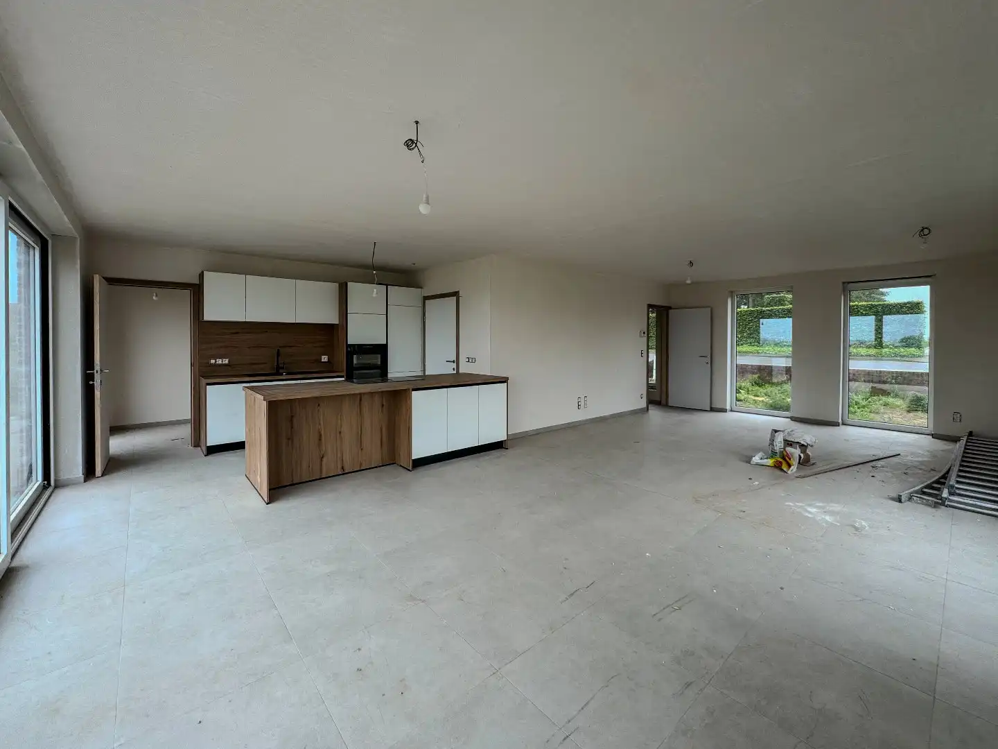Nieuwbouwwoning met 4 slaapkamers, carport en tuin foto 4