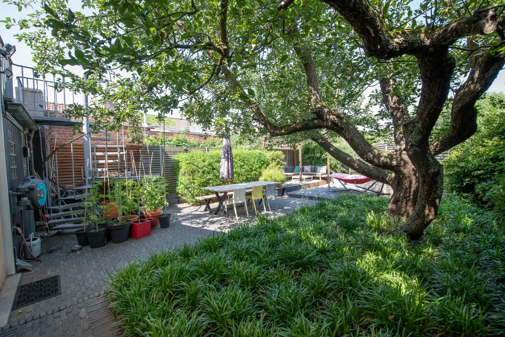 Karaktervolle stadswoning TE KOOP met prachtige stadstuin op toplocatie in Waregem! foto 2