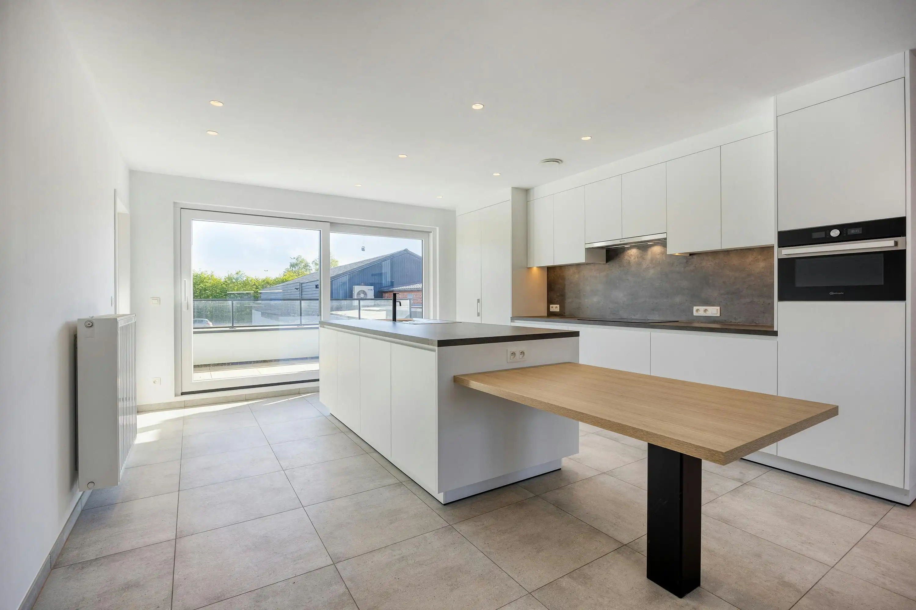 Ruim triplexappartement met terras in Zonhoven foto 8
